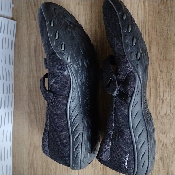 Skechers Sport Women's Breathe Easy Flats - Picture 10 of 12